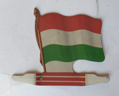 FIGURINE PUBLICITAIRE PLAQUE En Métal DRAPEAU DRAPEAURAMA ALSACIENNE HONGRIE 1961 - Autres & Non Classés