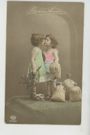 ENFANTS - LITTLE GIRL - MAEDCHEN - Jolie Carte Fantaisie Fillettes Avec Gui échangeant Un Baiser De "Bonne Année - Portraits