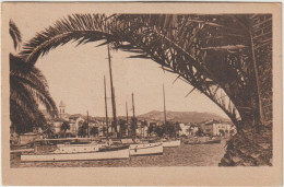 DEF : Var : SANARY Sur  Mer :  Vue Sur Le  Port  , Bateau - Sanary-sur-Mer