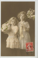 ENFANTS - LITTLE GIRL - MAEDCHEN - Jolie Carte Fantaisie Fillettes Et Fleurs - Abbildungen