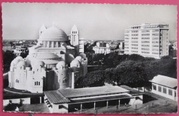 Sénégal - Dakar - La Cathédrale Et Le Building S.I.M. - Senegal