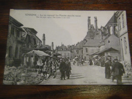 CPA - Soissons (02) - Le  Marché Dans Les Ruines - 1920 - SUP (HW 51) - Soissons