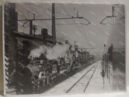 Italy ? Foto TRONCONE Napoli. Treno. To Be Identified. Train Locomotive Persons. Maybe Train Party ? - Trains