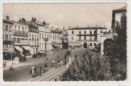 23 DEPT 40 : édit. Cap N° 4 : Mont De Marsan La Place Du Marché - Mont De Marsan