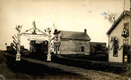 PHOTOGRAPHIES - Carte Photo D'une Fête ( Bienvenu à Monseigneur St Jean Baptiste )  - L 152351 - Fotografia