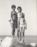 Family At Beach , Teen Girl With Hair Braids - Groupes D'enfants & Familles