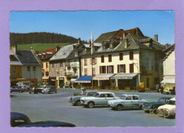 VILLARD-de-LANS -Station Olympique -La Place De La Libération-(Vieilles Voitures Peugeot 404 -Dauphine -Citroën 2CV...) - Villard-de-Lans