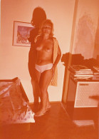 Nude Topless Blonde Woman In Underwear - Non Classificati