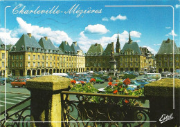 *CPM - 08 - CHARLEVILLE - MEZIERES - La Place Ducale - Statue De Charles De Gonzague - Charleville