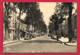 AF22  79 DEUX  SEVRES  NIORT  L'AVENUE  DE PARIS EN 1945 - Niort