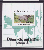 Feuillet Neuf** MNH 1993 Viêt-Nam Vietnam Faune Animaux Protégés D'Asie Kouprey (Bos Sauveli) Mi:VN BL101U, Yt:VN BF71ND - Vietnam