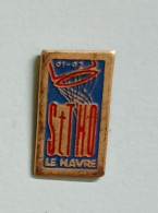 Pin's Basket St Tho Le Havre Association (petit Pin's 1,5 X 0,08) - Basketball