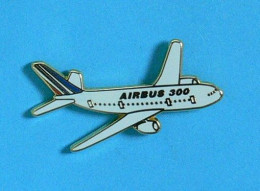1 PIN'S  //  ** AIR FRANCE / AIRBUS A300 ** . (LOGO ALCARA) - Aerei