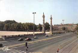 33-BORDEAUX COLONNES ROSTRALES-N°C4091-D/0073 - Bordeaux