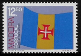 MADEIRA 1983 - BANDERA DE MADEIRA - YVERT 90** - Timbres