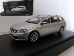 Schuco VW Passat Break Grise Echelle 1/43 En Boite Vitrine Et Surboite Carton - Schuco