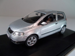 Schuco VW Fox Grise Echelle 1/43 En Boite Vitrine Et Surboite Carton - Schuco