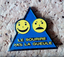 Pin's Smiley Le Sourire Pas La Gueule - Autres & Non Classés