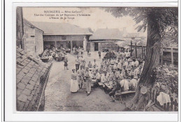 BOURGEUIL : Hotel Geffant, Une Des Cuisines Du 32e Regiment D'infranterie, L'heure De La Soupe - Tres Bon Etat - Altri & Non Classificati