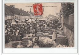 COURTENAY - Place Le Jour Du Marché - Très Bon état - Courtenay