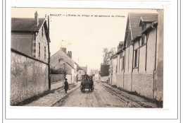 BAILLET : L'entrée Du Village Et Les Communs Du Chateau - Tres Bon Etat - Other & Unclassified