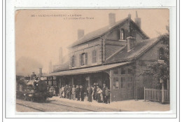 AUXI-le-CHATEAU : La Gare A L'arrivée D'un Train - Tres Bon état - Avesnes Le Comte