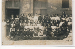 CARTE PHOTO A LOCALISER : Un Groupe De Femmes - Tres Bon Etat - Foto