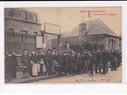 FOUGERES : La Grève, L'attente De La Soupe - état - Fougeres