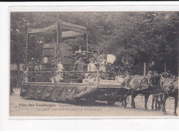 BORDEAUX : Fête Des Vendanges, Organisée à Bordeaux Par La Petite Gironde, Char Des Instruments Viticoles- Très Bon état - Bordeaux