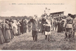 METZ - 14 Juillet 1919 - M. Mirman Et Le Général De Maud'Huy Sur Le Terrain De La Revue - Très Bon état - Metz Campagne