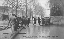 PARIS - La Grande Crue De La Seine 1910 - Chemins établis à L'entrée De L'Avenue Rapp - Très Bon état - Arrondissement: 07
