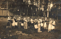 Morlaix * Carte Photo Photographe Charles De Concarneau * Danse Ridée ? * Danseurs Villageois Coiffe Costume Coiffes - Morlaix