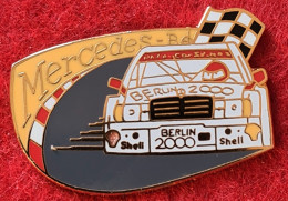 SUPER PIN'S "MERCEDES BERLIN 2000 En ZAMAC Base Or, En Email Grand Feu Base Or Signé (SWEITCH) Format 2,8X3cm - Mercedes