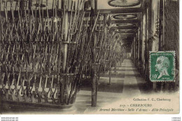 50 CHERBOURG N°117 ARSENAL Maritime Salle D'Armes Fusils Allée Principale En 1924 Collection F.C Cherbourg - Cherbourg