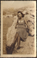 Pretty Woman Girl On Beach Hairy Legs Old Photo 14x9 Cm #40179 - Personnes Anonymes