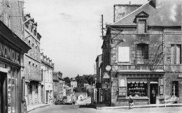 Baud Hotel Du Commerce Et Rue Des Fontaines - Baud