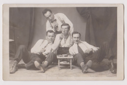 Guys, Four Young Men Funny Pose With Cigarette, Closeness Portrait, Vintage 1920s Orig Photo Gay Int. 13.8x8.8cm. /56325 - Personnes Anonymes