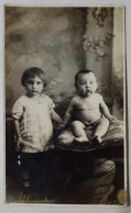 Photographie - Deux Jeunes Enfants. - Anonyme Personen