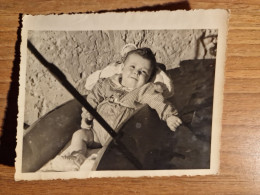 19405.  Fotografia Epoca Bambino In Carrozzina Aa '50 Italia - 11,5x9,5 - Personnes Anonymes