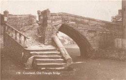 F98. Vintage Postcard.  Crowland. Old Triangle Bridge. Lincolnshire - Altri