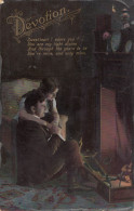 F35. Vintage Postcard. Devotion. Couple Sitting In Front Of The Fire. - Paare