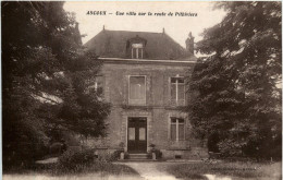 Ascoux - Une Villa Sur La Route De Pithiviers - Autres & Non Classés