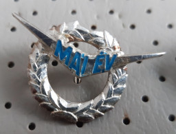 MALEV Hungarian Airlines Aero Transport  Air Carrier Plane Airplain Hungary Pin - Vliegtuigen