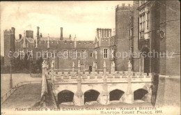 11750755 Richmond_upon_Thames Moat Bridge Gateway With Kynge's Beestes Hampton C - Altri & Non Classificati