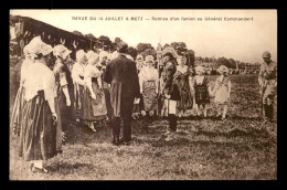 57 - METZ - LA REVUE DU 14 JUILLET - REMISE DU FANION AU GENERAL COMMANDANT - Metz