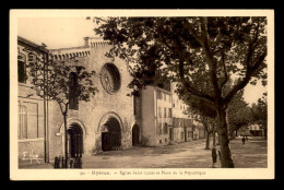 83 - HYERES - EGLISE ST-LOUIS ET PLACE DE LA REPUBLIQUE - Hyeres