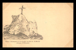 83 - OLLIOULES - PIERRE CHRISTIANISEE DE LA GROTTE DU PIED DE ST-MARTIN DANS LES GORGES - CARTE ILLUSTREE - Ollioules