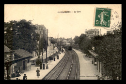 92 - COLOMBES - TRAIN EN GARE DE CHEMIN DE FER - Colombes