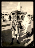 MAROC - MARRAKECH - PORTEUR D'EAU - SERIE VISAGE PHOTOGRAPHIQUE DU MAROC - EDIT BERNARD ROUGET, CASABLANCA  - Marrakech