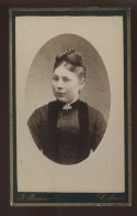 PHOTOGRAPHIE CDV J. BAUR COLMAR (HAUT-RHIN)- FEMME - FORMAT 6.5 X 10 CM - Ancianas (antes De 1900)